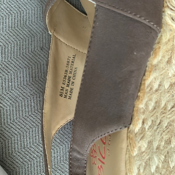 Heels, Wedges, & Ankle Boots! - Picture 4 of 7